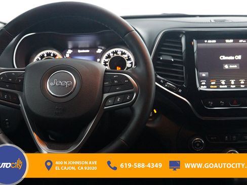 Used 2021 Jeep Cherokee Limited w/ Elite Package FWD image 5