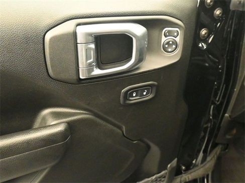 Used 2022 Jeep Wrangler Willys image 10