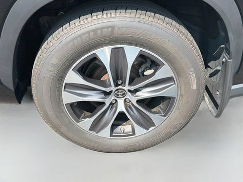 Used 2023 Toyota Highlander XLE AWD/4WD image 29