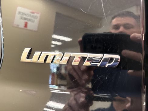 Used 2019 Toyota Tundra Limited w/ Limited Premium Package AWD/4WD image 6
