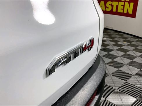 Certified 2025 GMC Acadia AT4 w/ Super Cruise Package image 9