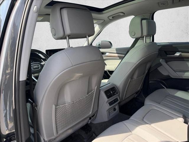 Used 2023 Audi Q5 2.0T Premium w/ Convenience Package AWD/4WD image 11