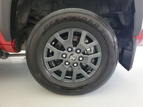 Used 2025 Toyota 4Runner SR5 AWD/4WD image 10