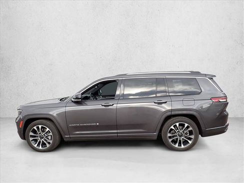 Used 2022 Jeep Grand Cherokee L Overland w/ Luxury Tech Group IV AWD/4WD image 2