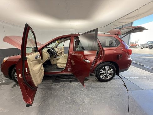 Used 2019 Nissan Pathfinder SL w/ Cargo Package image 17