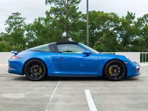 Used 2015 Porsche 911 Targa 4S w/ Sport Chrono Package AWD/4WD image 11