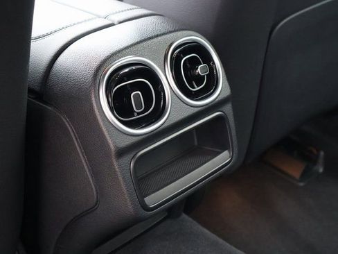 Used 2025 Mercedes-Benz C 300 4MATIC Sedan image 19