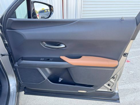 Used 2021 Lexus UX 200 image 40