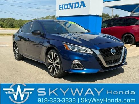Used 2022 Nissan Altima 2.5 SR AWD/4WD image 1