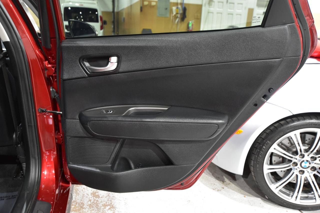 Used 2020 Kia Optima SE FWD image 33