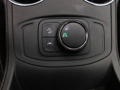 Used 2024 GMC Terrain SLE image 28