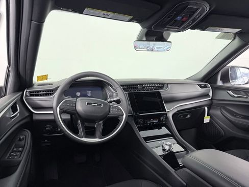 New 2025 Jeep Grand Cherokee Laredo X image 15