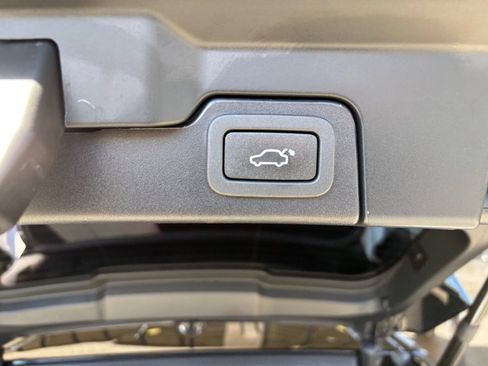 Used 2016 Land Rover Range Rover Evoque SE Premium image 24