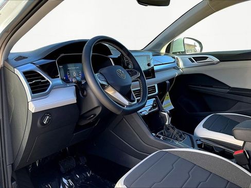New 2026 Volkswagen Taos SE image 7