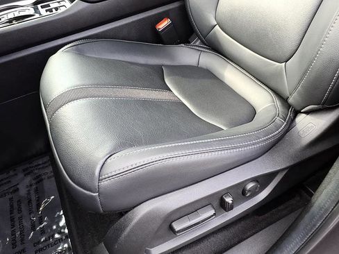 Used 2025 Honda Pilot EX-L image 18