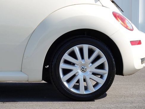 Used 2008 Volkswagen Beetle SE FWD image 13