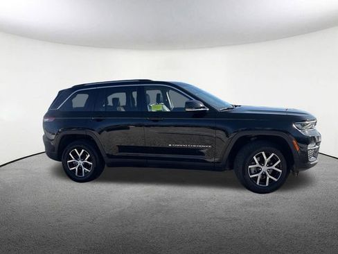 Used 2024 Jeep Grand Cherokee Limited AWD/4WD image 13
