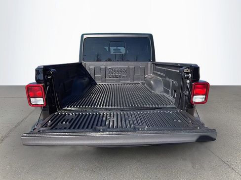 Used 2023 Jeep Gladiator Sport image 12