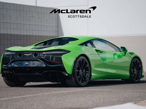 Used 2025 McLaren Artura image 9