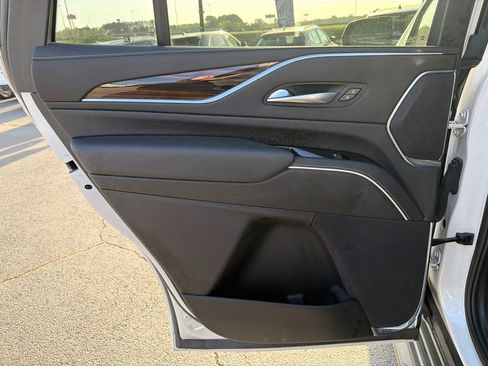 Used 2023 Cadillac Escalade Premium Luxury image 22