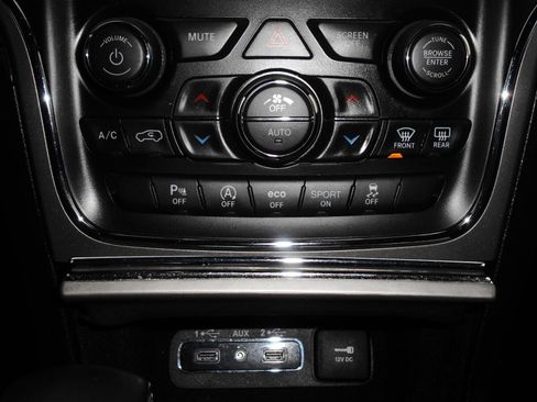 Certified 2020 Jeep Grand Cherokee Laredo image 17