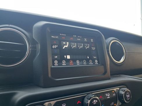 Used 2018 Jeep Wrangler Unlimited Sahara image 24