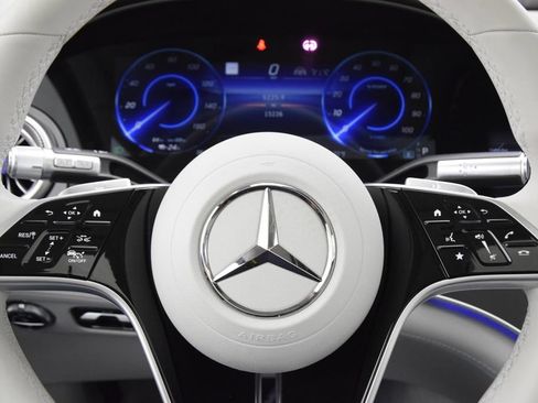 Used 2023 Mercedes-Benz EQS 580 4MATIC SUV image 22