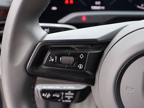 Used 2020 Porsche Taycan 4S image 28