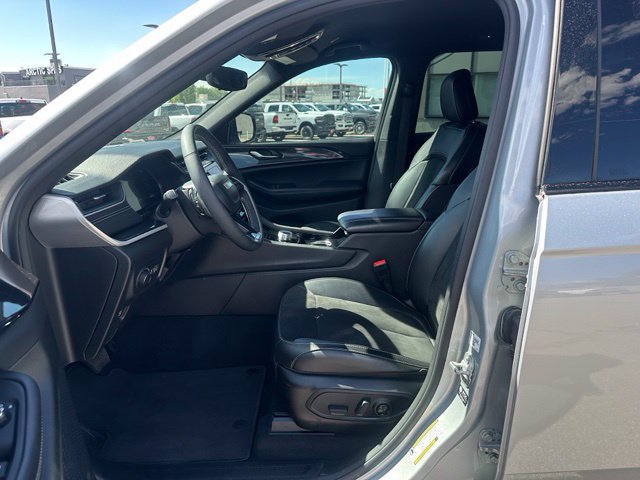 Used 2023 Jeep Grand Cherokee Altitude AWD/4WD image 21