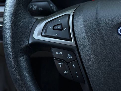 Used 2019 Ford Fusion SE FWD image 31