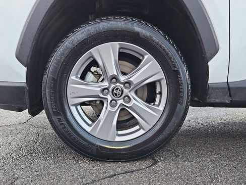 Used 2025 Toyota RAV4 XLE image 14