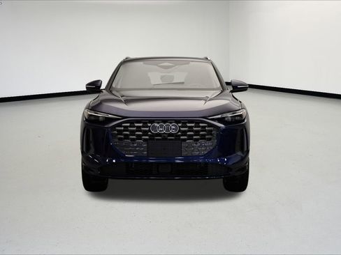 Certified 2025 Audi Q5 Premium w/ Convenience Package image 8