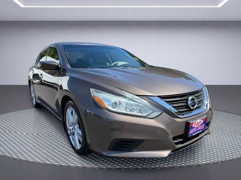 Used 2016 Nissan Altima 2.5 S w/ Interior Lighting Package FWD image 9