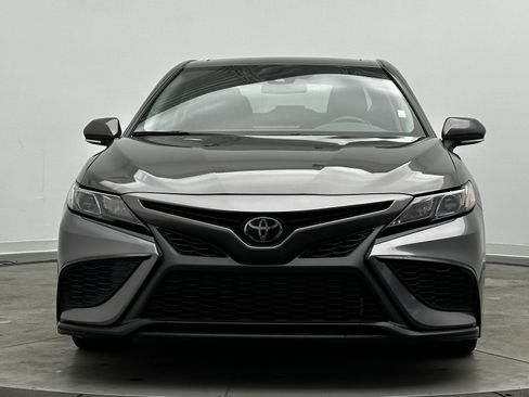 Used 2024 Toyota Camry SE image 2