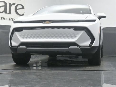 New 2025 Chevrolet Equinox EV LT image 34