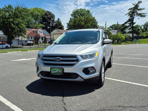 Used 2018 Ford Escape SE w/ SE Sync 3 Package FWD image 1