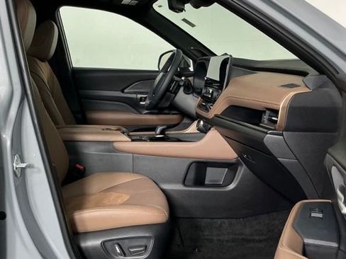 Used 2026 Toyota Grand Highlander AWD Hybrid image 31