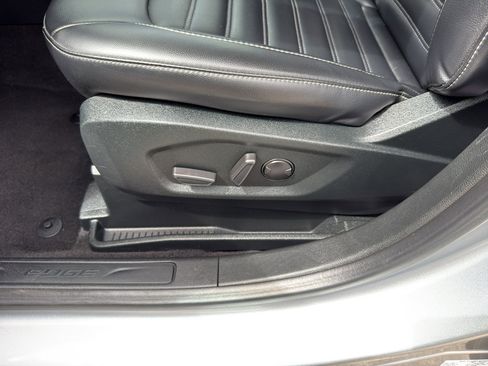 Used 2022 Ford Edge SEL AWD/4WD image 16