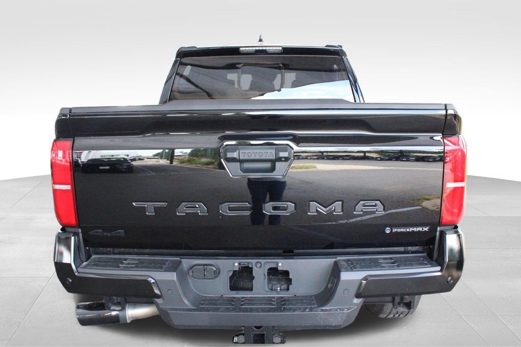 Certified 2025 Toyota Tacoma TRD Off-Road w/ TRD Off Road Upgrade Package AWD/4WD image 15