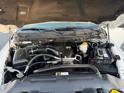 Used 2017 RAM 1500 Classic SLT image 3