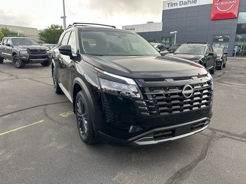 New 2026 Nissan Pathfinder SL w/ SL Premium Package AWD/4WD image 2