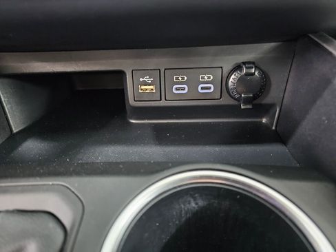 Used 2023 Toyota Highlander XLE image 21