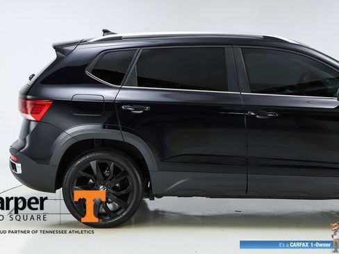 Used 2023 Volkswagen Taos SE w/ Panoramic Sunroof Package image 49