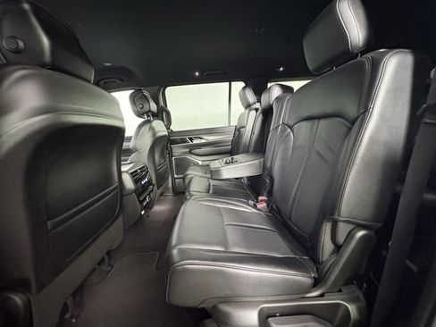 Used 2024 Jeep Wagoneer L Series II image 9