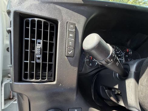 Used 2011 Chevrolet Express 3500 RWD image 33