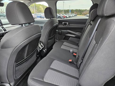 Used 2023 Kia Sorento LX image 10