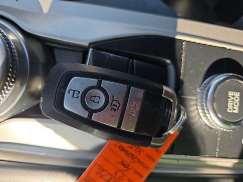 Used 2023 Ford Explorer XLT AWD/4WD image 29
