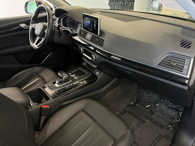Used 2020 Audi Q5 e Premium w/ Convenience Package AWD/4WD image 39