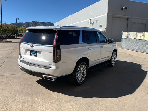 Used 2022 Cadillac Escalade Luxury image 5