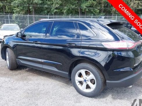 Used 2018 Ford Edge SE FWD image 3